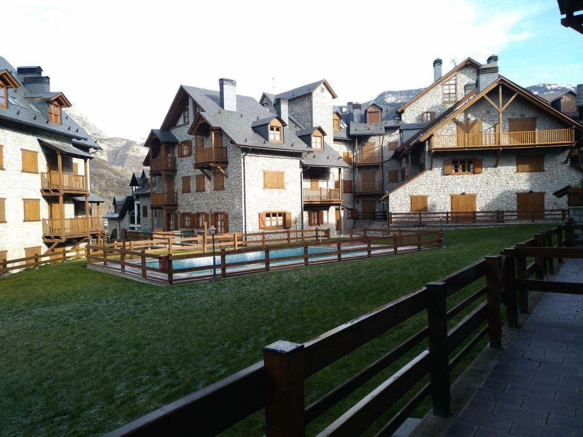 Residencial Valle De Benasque Exterior photo